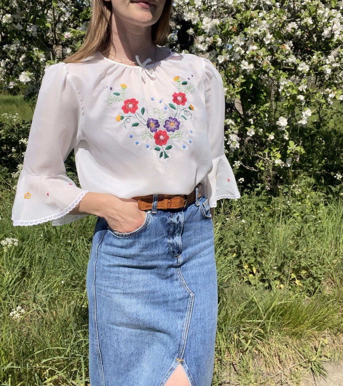 Vintage Size S 6-10 White Embroidered Peasant Folk Flared Sleeve Blouse