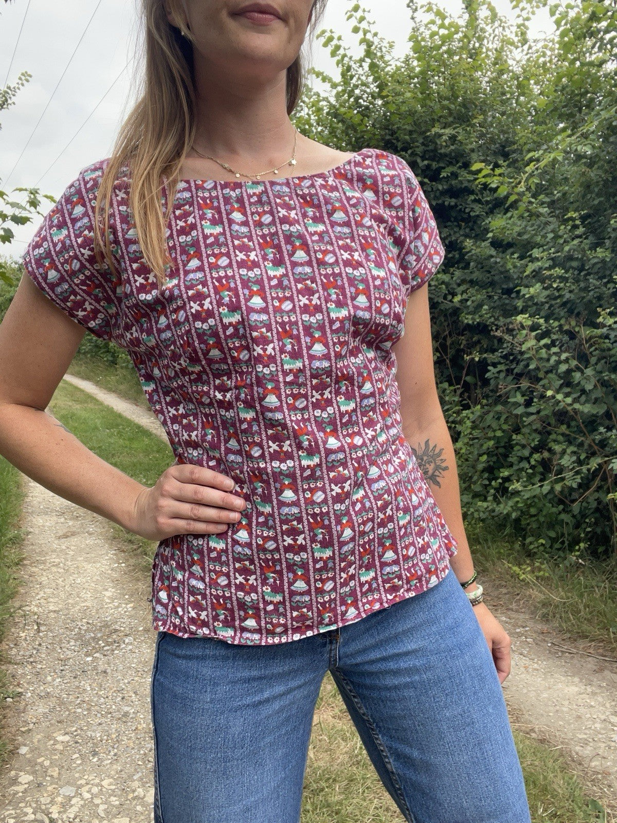 Vintage 70s Handmade S 8-10 Folk Flower Patterned Short Sleeve Top